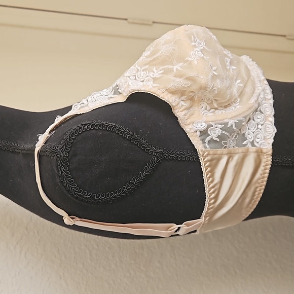 NWOT Breezies set OF 3 bras 36DD pink, white & nude - Picture 10 of 16